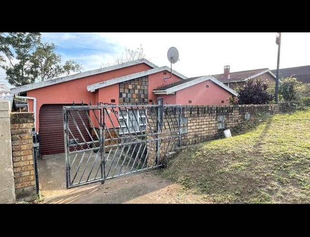 3 BEDROOM HOUSE FOR SALE IN KWAMASHU
